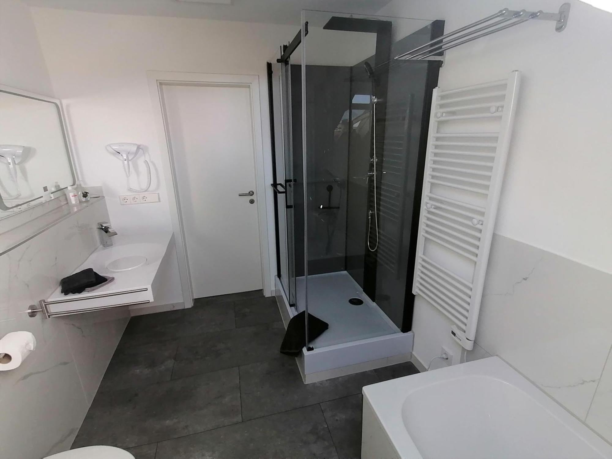 Auszeit2 Erfurt - Stilvolle Dachwohnung Mit Parkplatz - Zentrumsnah Zewnętrze zdjęcie