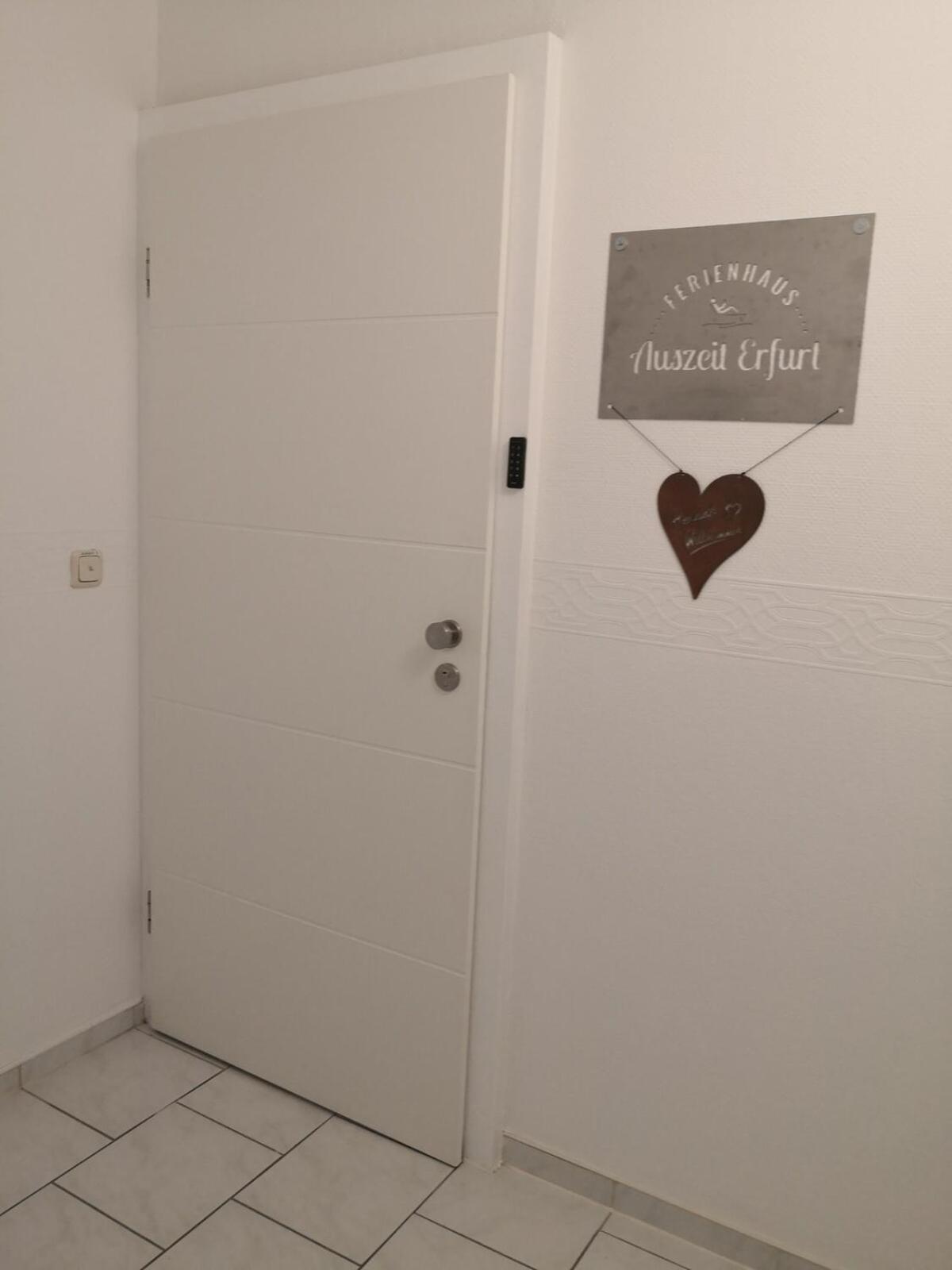 Auszeit2 Erfurt - Stilvolle Dachwohnung Mit Parkplatz - Zentrumsnah Zewnętrze zdjęcie